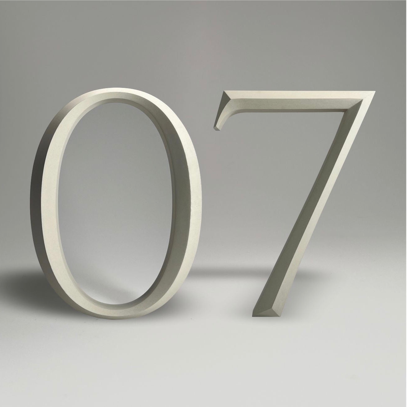 Luxury floating prismatic house number sign ‘07’, ideal for classical houses with timeless appeal.