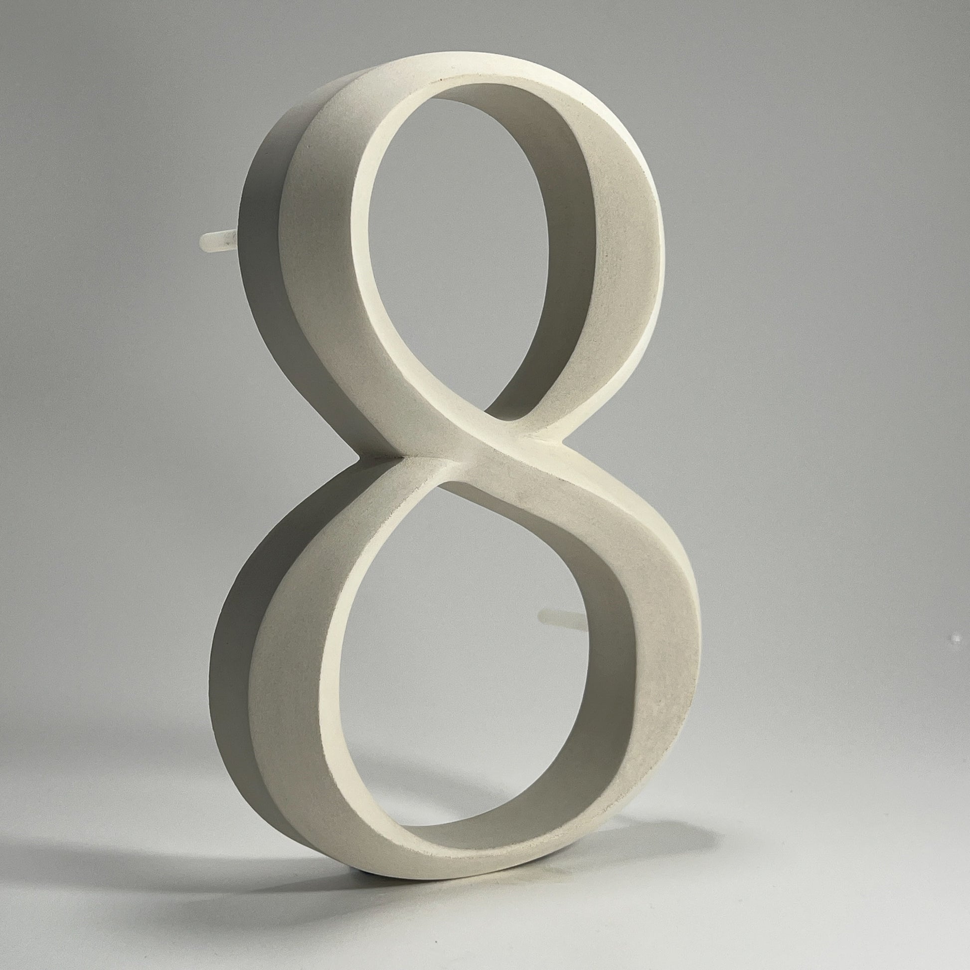Floating prismatic house number ‘8’, crafted in an elegant design, perfect for modern homes and house signs.